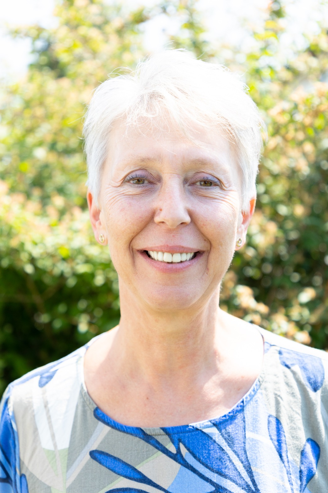 portrait-kornelia-samhaber-draussen-bo5a4323-210722.jpg